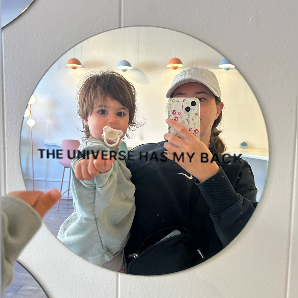 Hi I’m Chelsea! Like this to be notified when I go LIVE 🥰